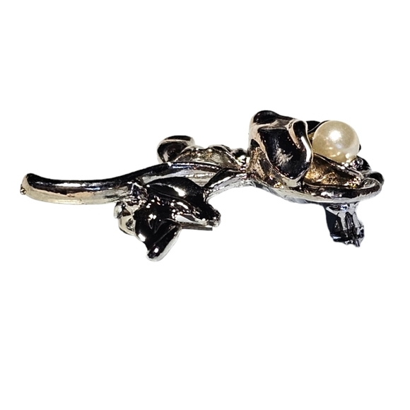 Vintage Silver Tone Rose Flower White Faux Pearl Pin Brooch - Picture 4 of 7